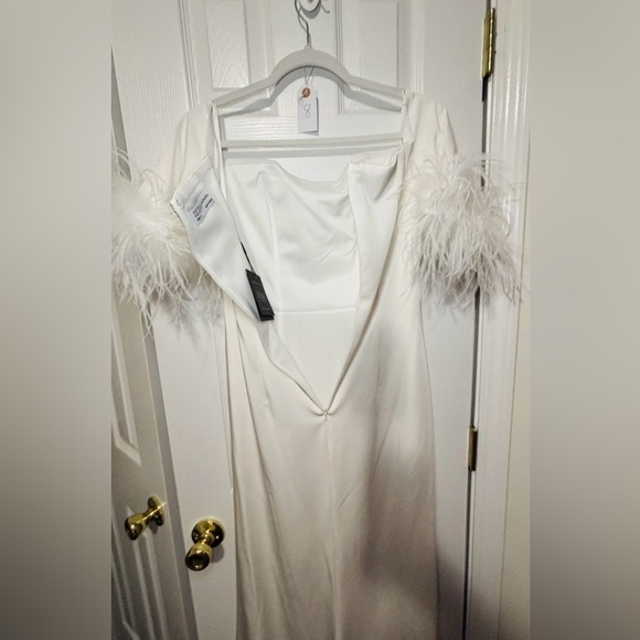 NWT IEENA/MAC DUGGAL SZ 8 White Off The Shoulder with Ostrich Feathers #11441 - Picture 5 of 11